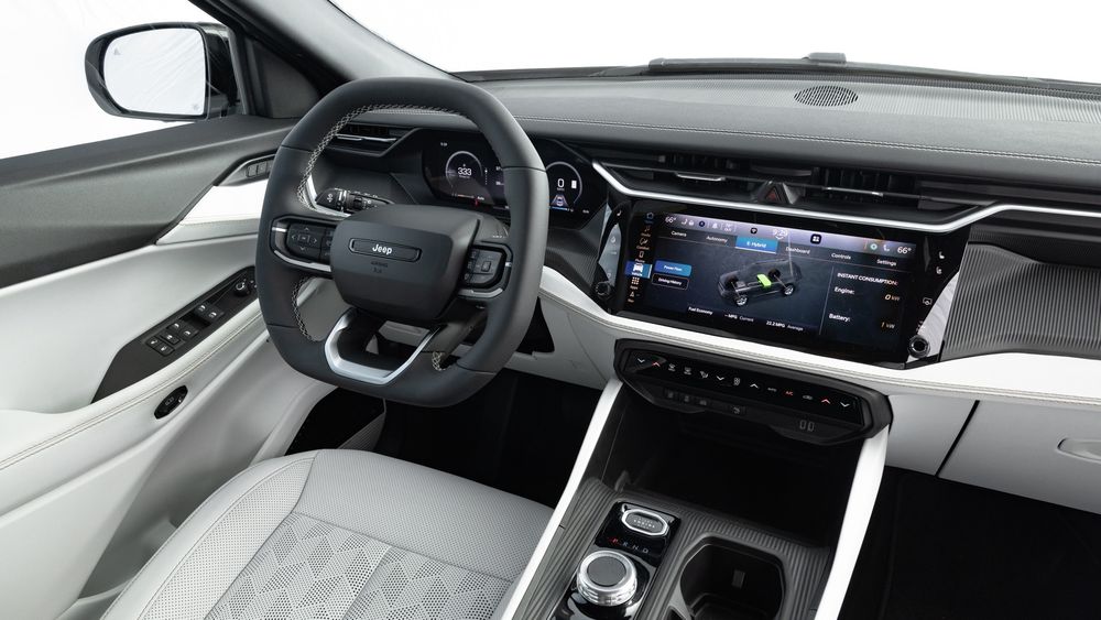 A deep dive into the space, style, and tech available on the new Cherokee compact SUV.