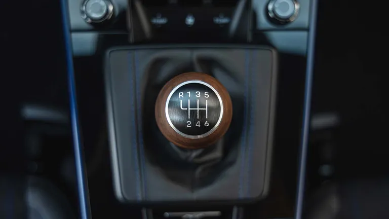 046 2025 porsche 911 carrera t