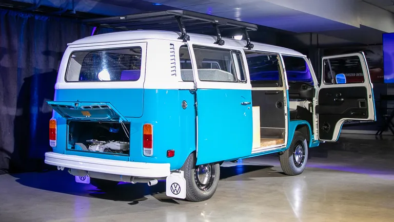 1977 volkswagen type 2 microbus restoration azul 16