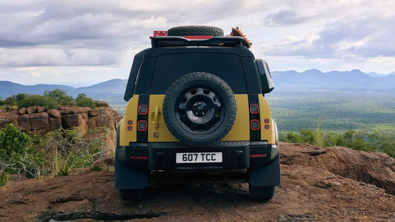 2026 Land Rover Defender Trophy Edition Luxury SUV 39