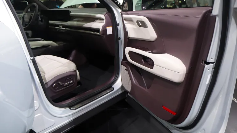 2027 telluride 10 Cool Things blackberry purple sand beige interior 08