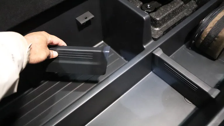 2027 telluride 10 Cool Things Hybrid underfloor storage 06