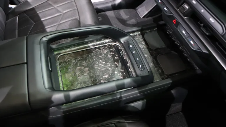 2027 telluride 10 Cool Things X Pro forged carbon interior trim 11