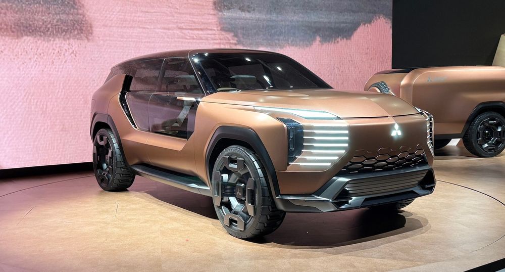 At the Japan Mobility Show, Mitsubishi revealed the Elevance Concept, an electrified SUV that points to the brand’s off-road future.